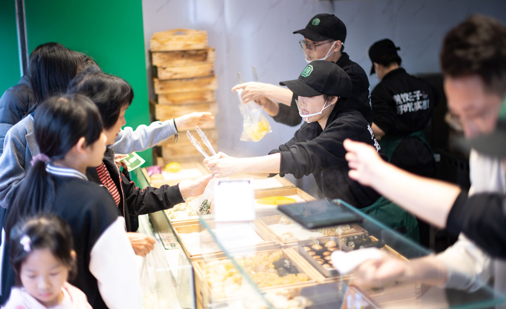 店鋪火爆·人人排隊(duì)